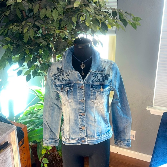 ❣️ OMG FLORAL EMBROIDERED DENIM JACKET - Picture 2 of 10